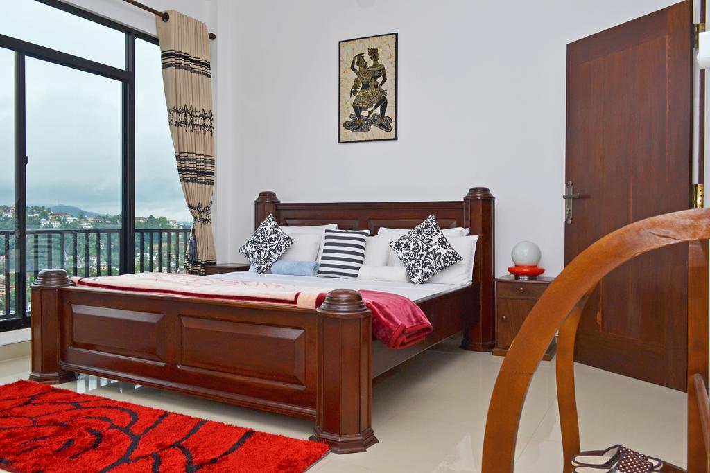 Angel Tower Bed & Breakfast Канди Екстериор снимка