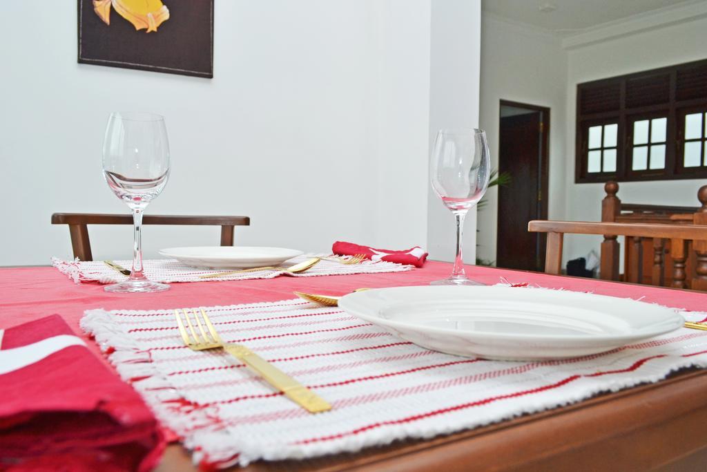 Angel Tower Bed & Breakfast Канди Екстериор снимка