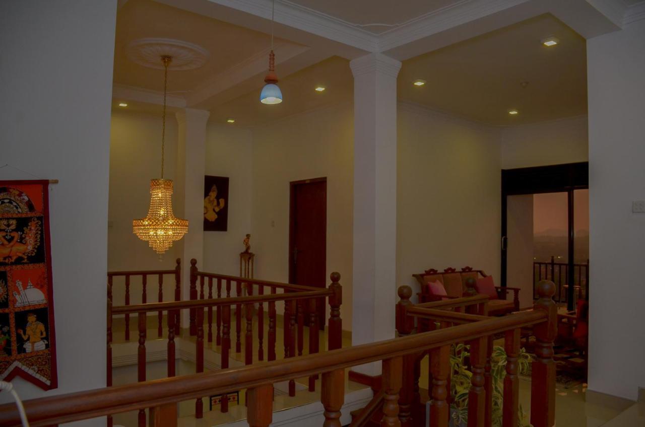 Angel Tower Bed & Breakfast Канди Екстериор снимка