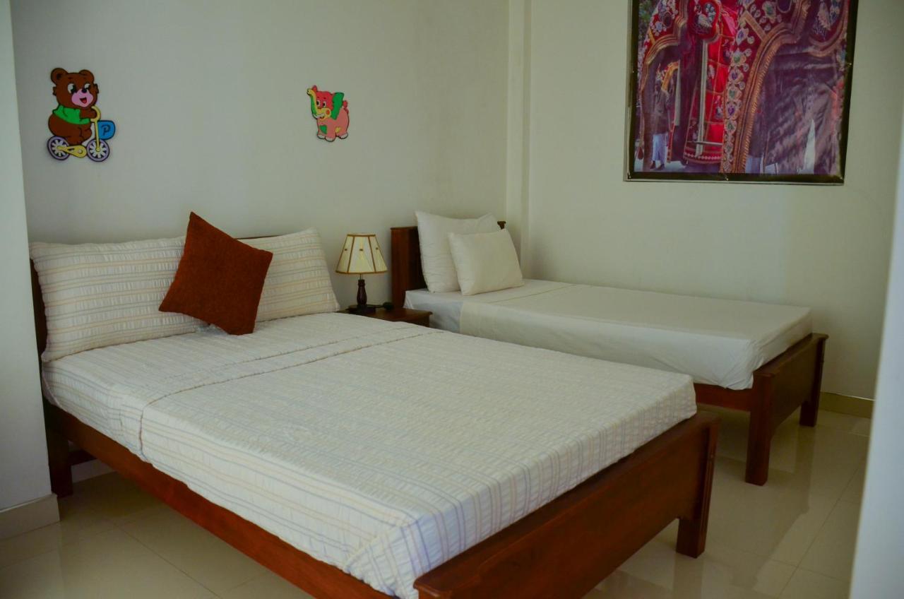 Angel Tower Bed & Breakfast Канди Екстериор снимка