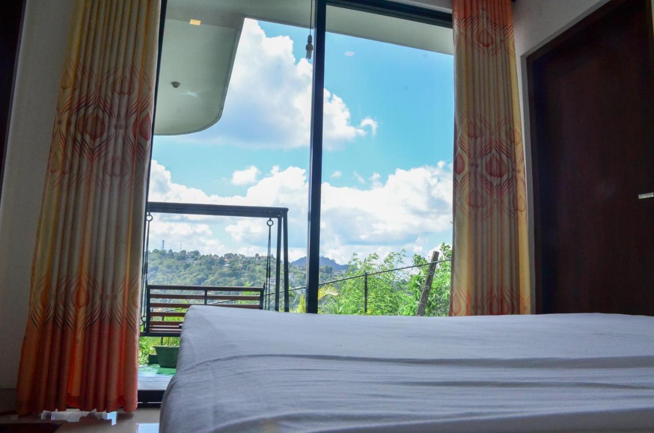 Angel Tower Bed & Breakfast Канди Екстериор снимка