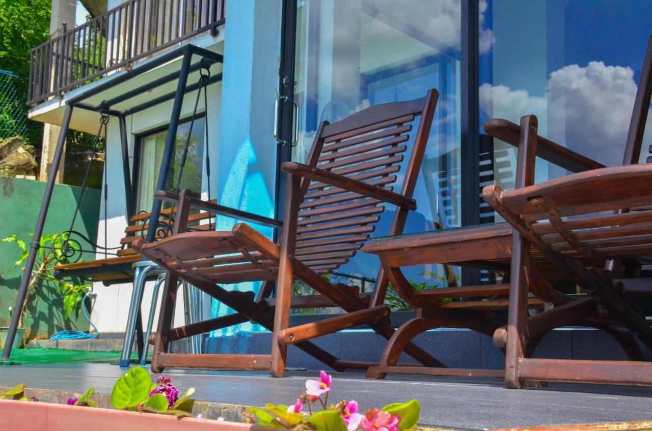 Angel Tower Bed & Breakfast Канди Екстериор снимка