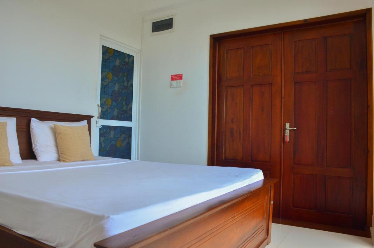 Angel Tower Bed & Breakfast Канди Екстериор снимка