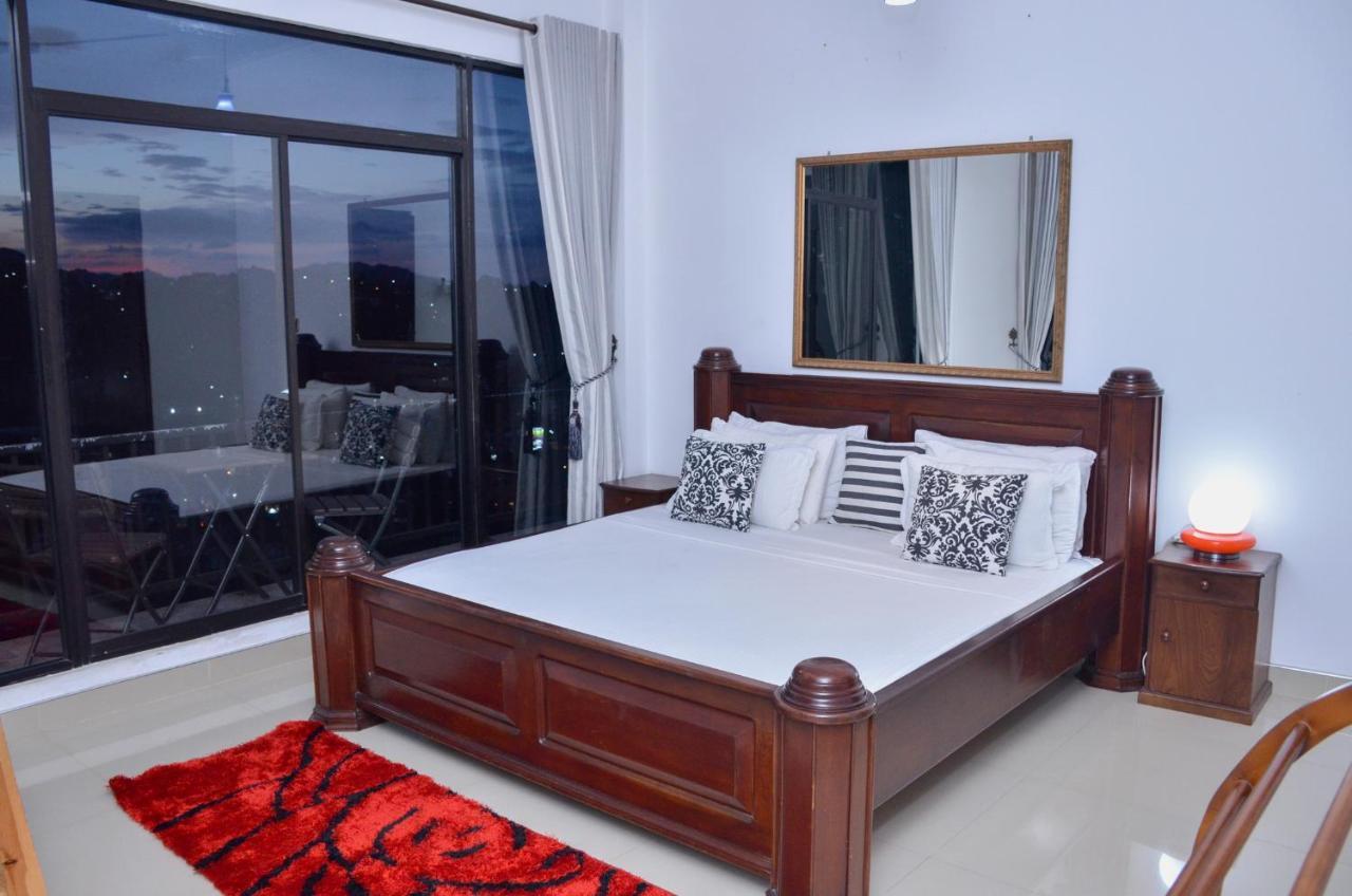 Angel Tower Bed & Breakfast Канди Екстериор снимка