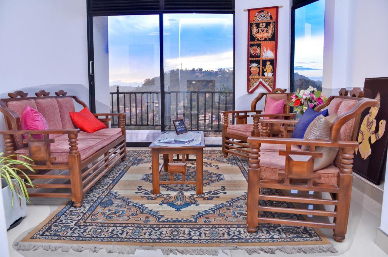 Angel Tower Bed & Breakfast Канди Екстериор снимка