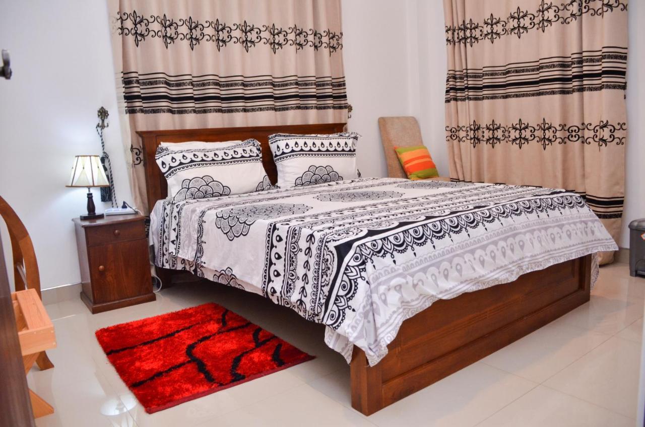Angel Tower Bed & Breakfast Канди Екстериор снимка