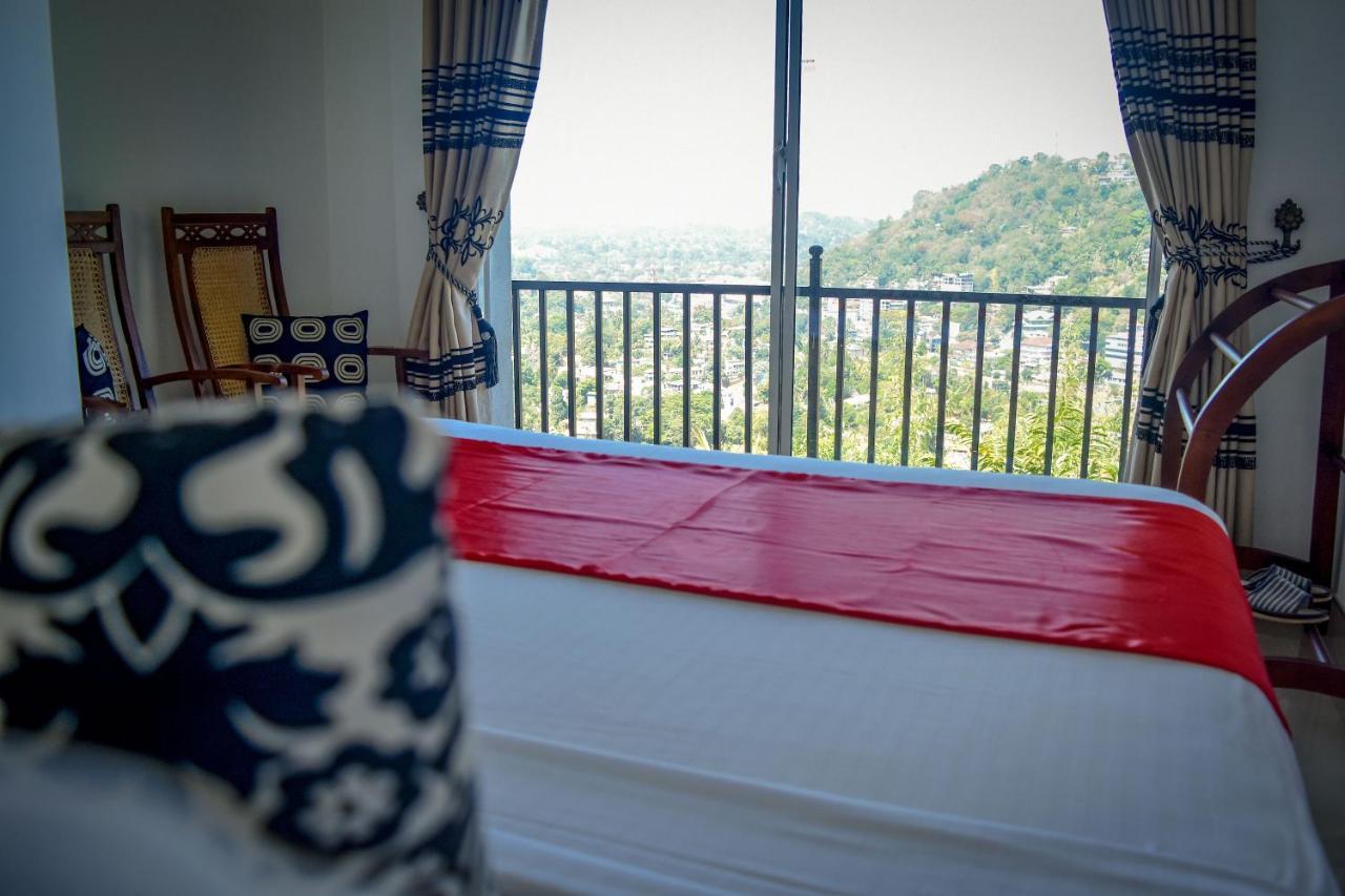 Angel Tower Bed & Breakfast Канди Екстериор снимка